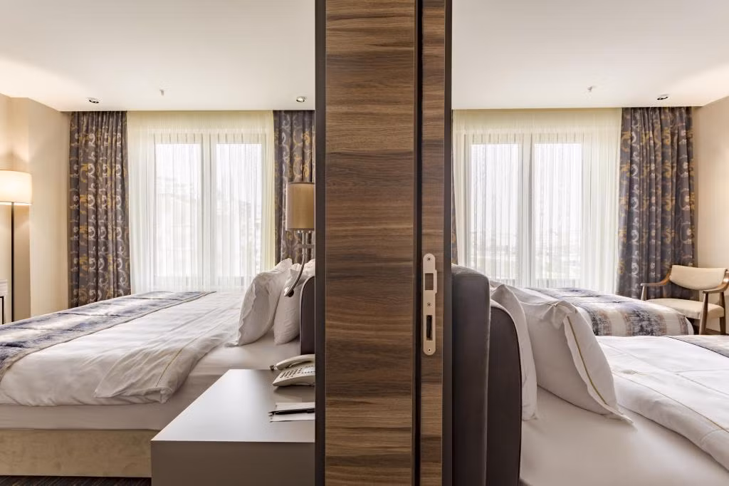 Shimall Deluxe Hotel — 4