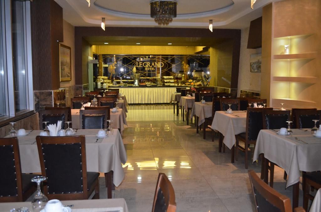 Le Grand Hotel — 7