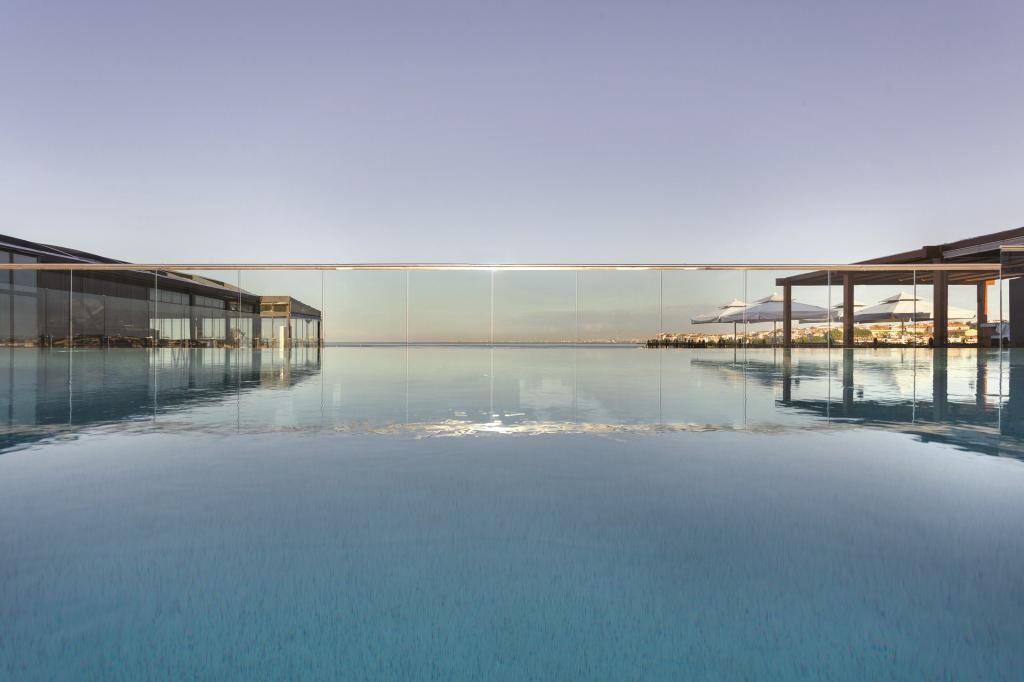 Wyndham Grand Istanbul Kalamış Marina Hotel — 2