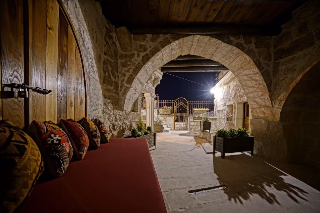Vigneron Cave Hotel — 3