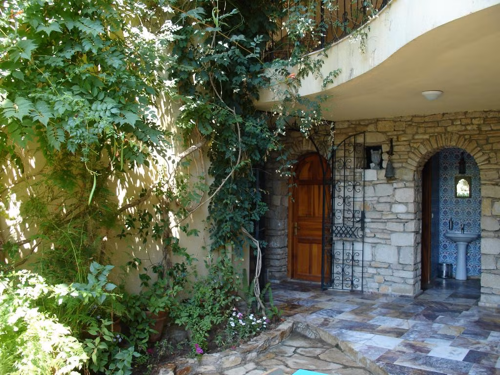 Emel Pension — 7