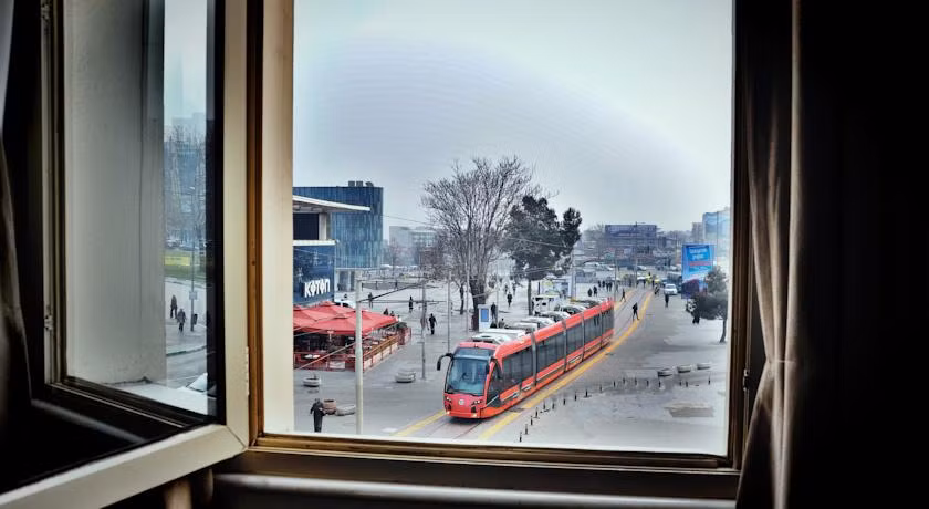 Kardeş Otel — 3