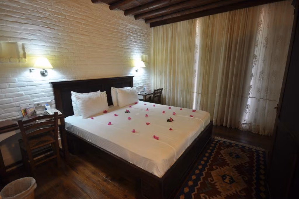 El Vino Hotel & Suites — 8