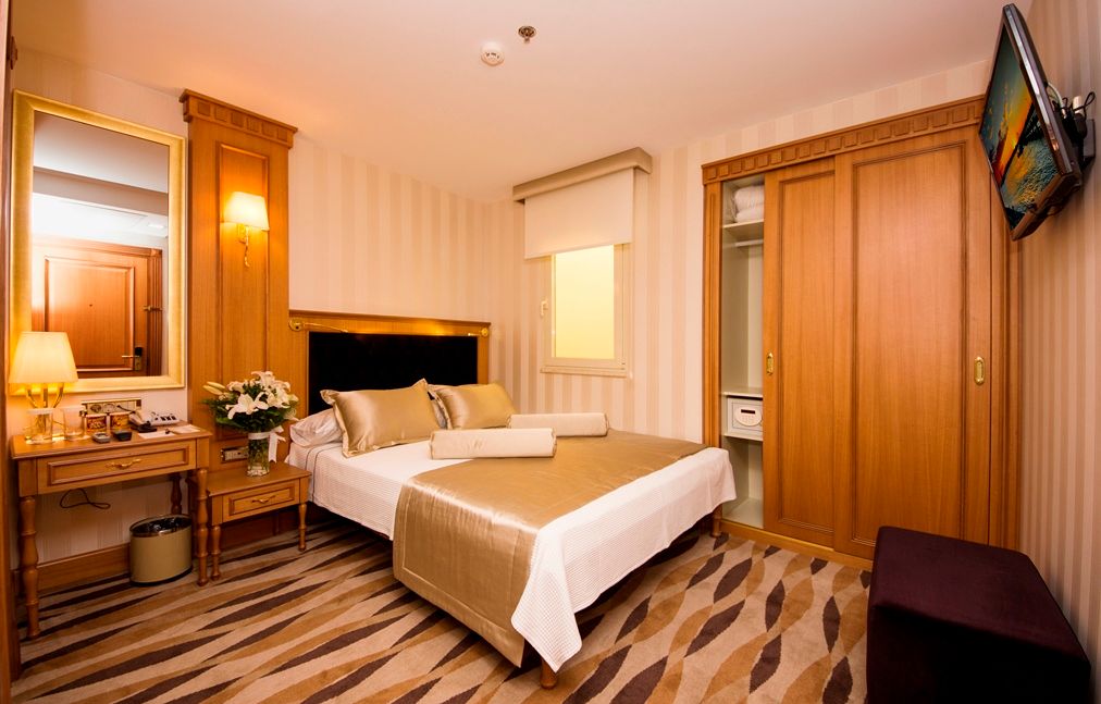 Aprilis Hotel — 2