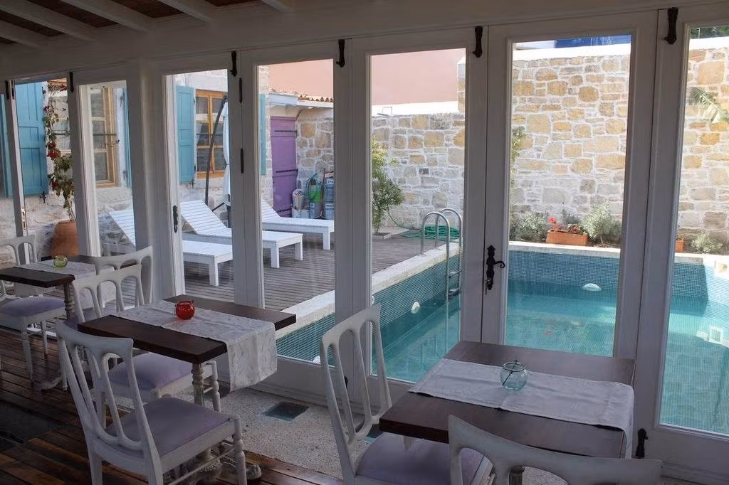 Eski Taş Otel — 2