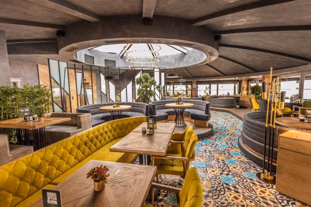 Sinema Hotel — 8