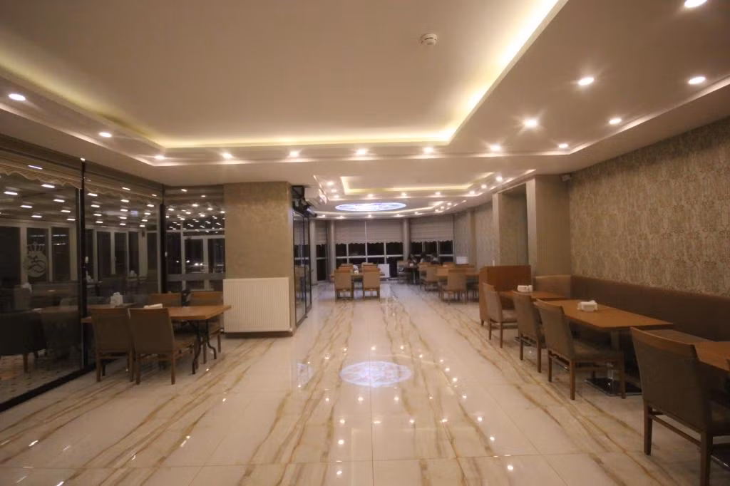 Garden Zara Hotel — 6