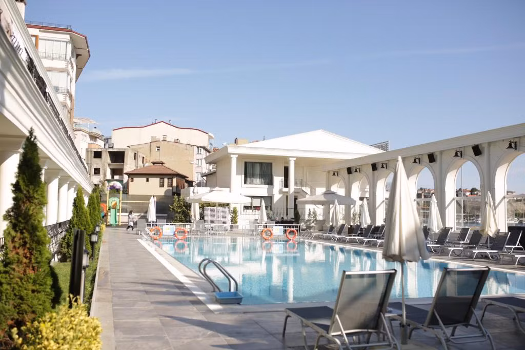 Northdoor Hotel — 8