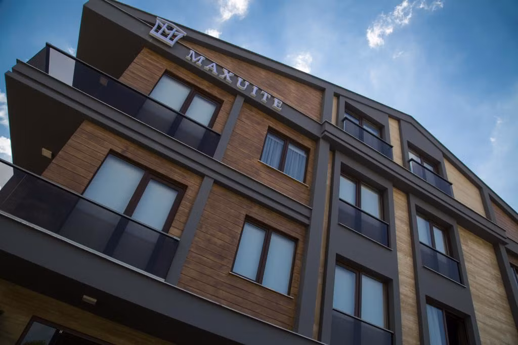 Maxuite Hotel In Home  — 4