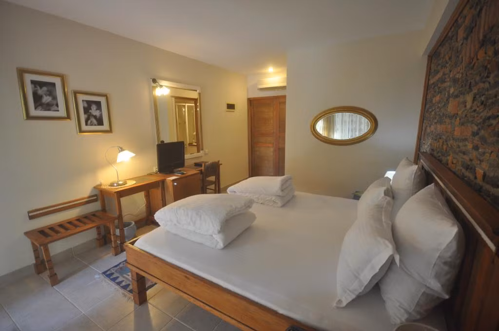 El Vino Hotel & Suites — 9
