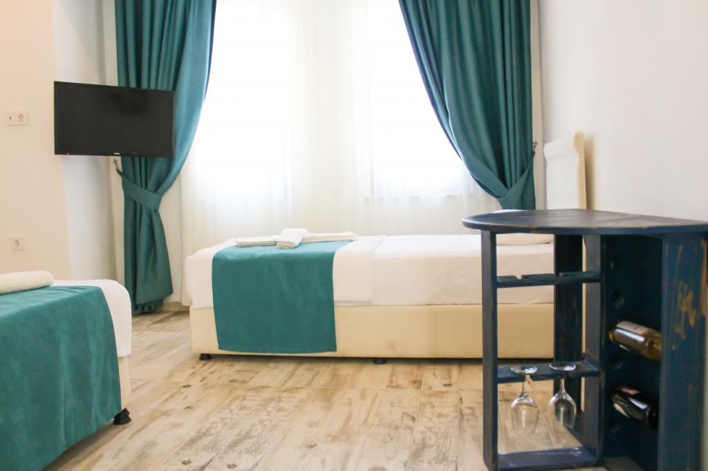 Tenes Otel — 2