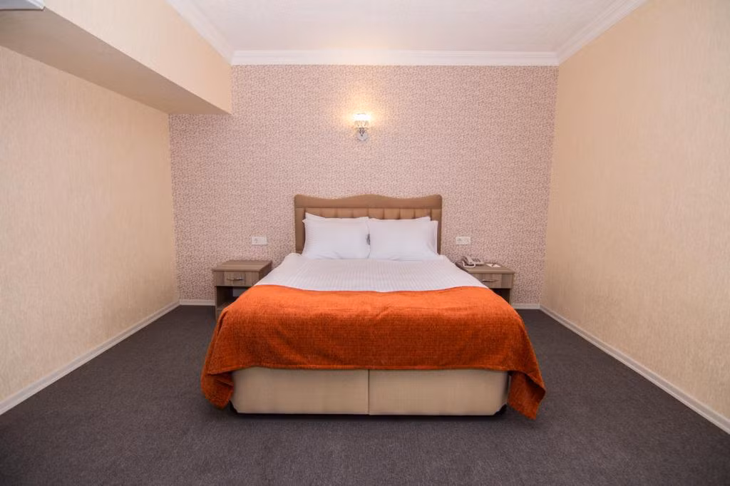 An Grand Hotel — 6