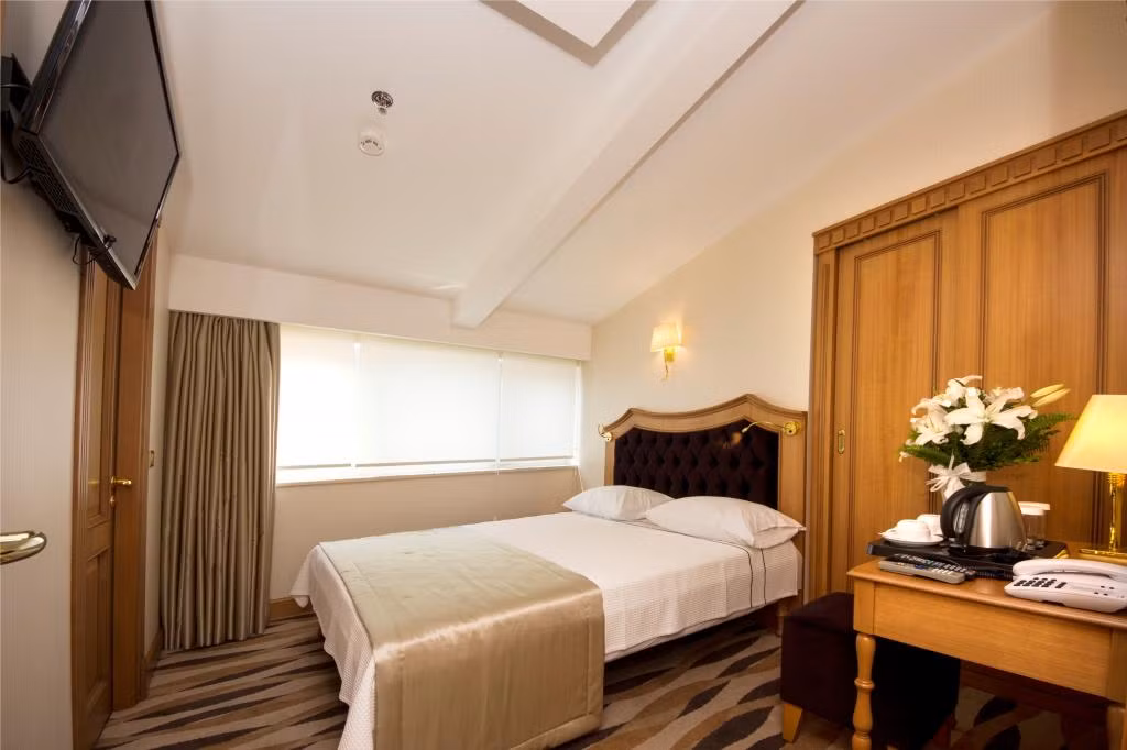 Aprilis Hotel — 9