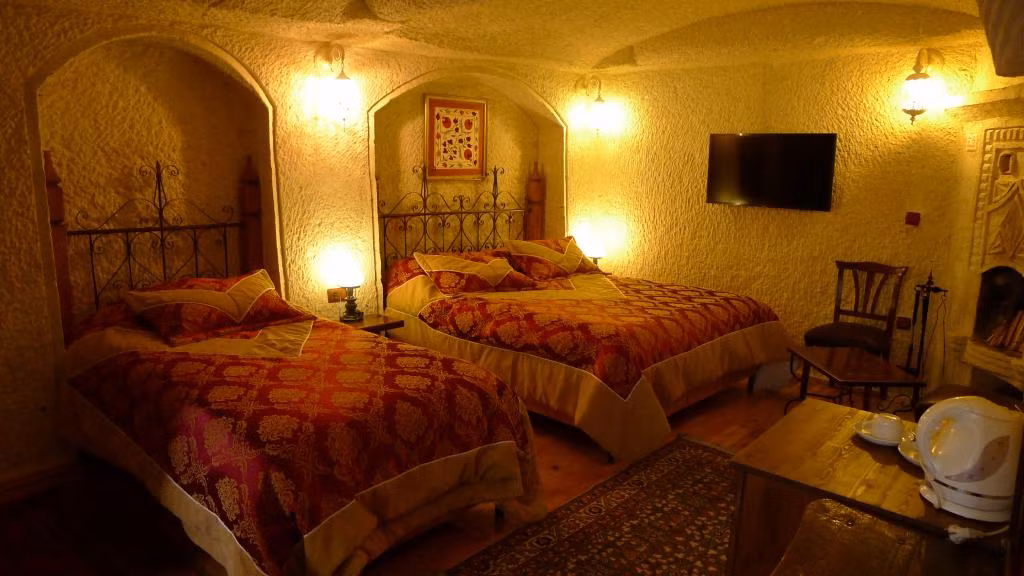 Travellers Cave Hotel — 3