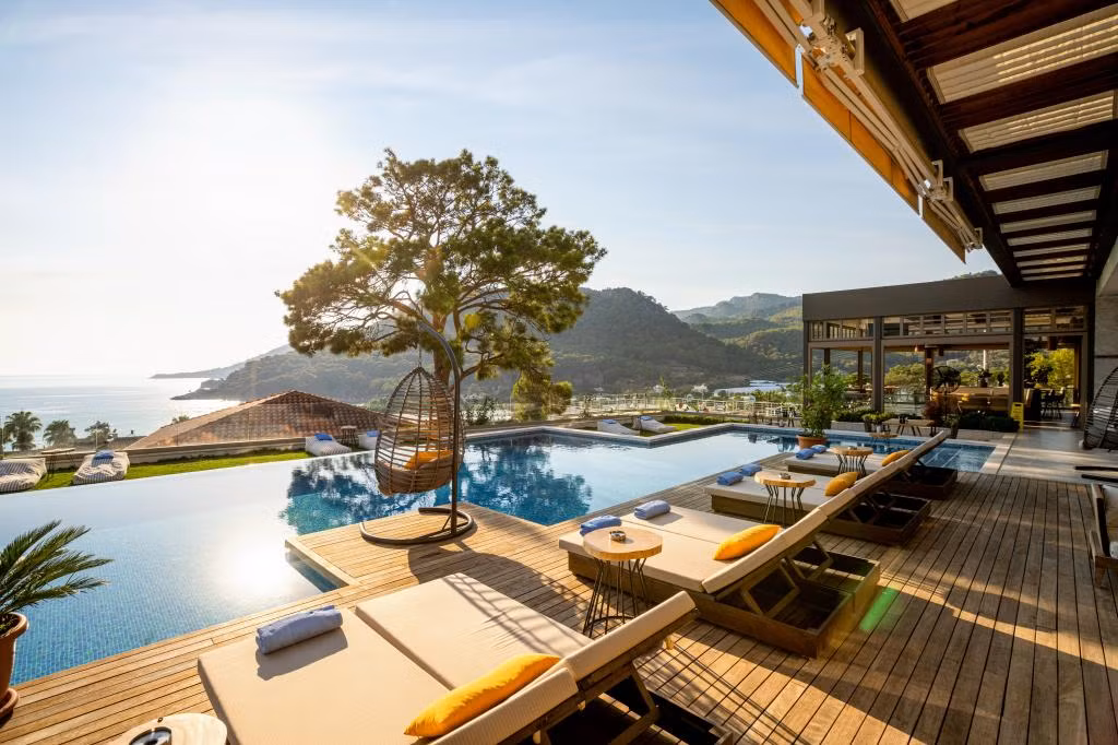 Melanippe Relaxing Hotel - +16 