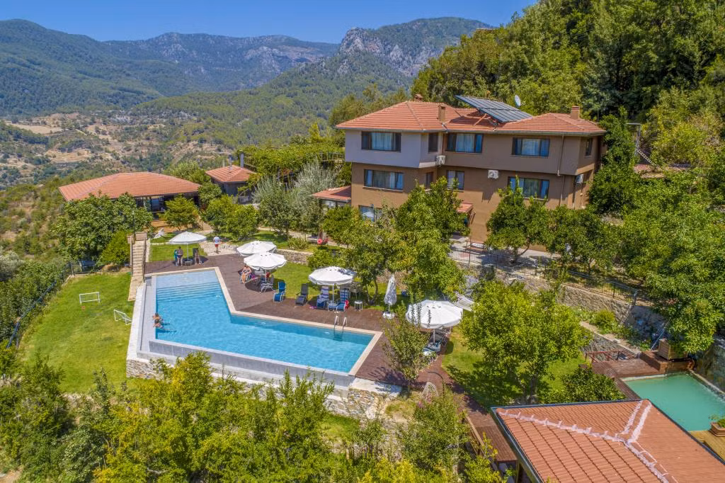 Avena Mountain Hotel +16 — 3