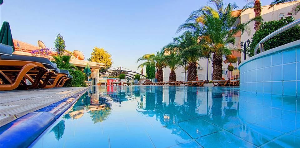 Romance Beach Hotel  — 8