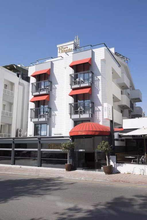 Pure Blanche Hotel — 4