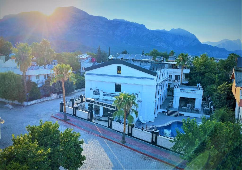 Miyas Luxury Hotel — 4