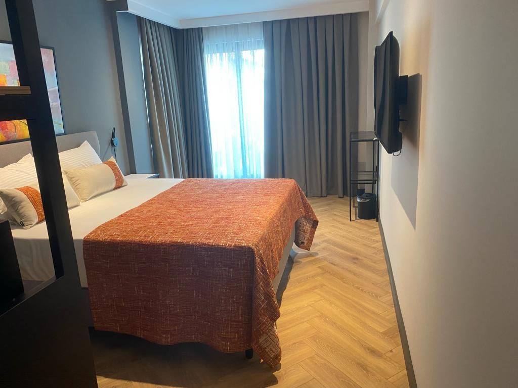 In The Middle Hotel — 6