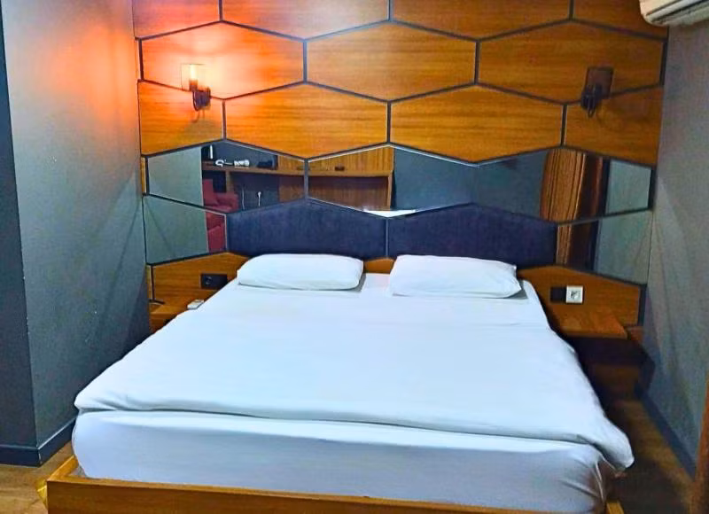 216 F&B Suites - 2