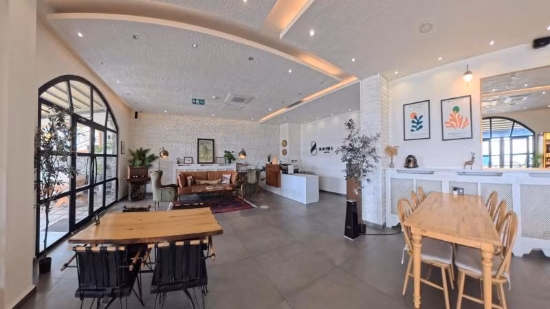 8 Rooms Hotel - 4