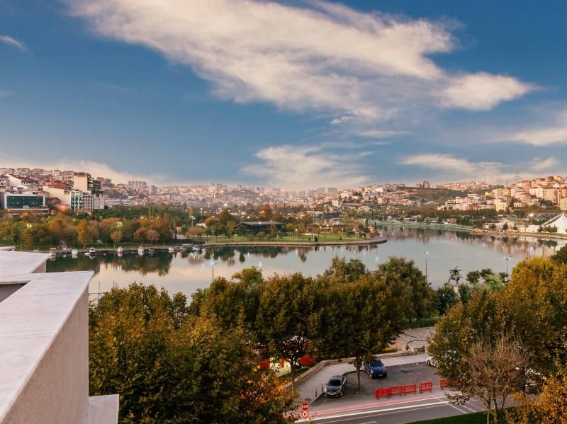 Ramada by Wyndham Istanbul Golden Horn - 1