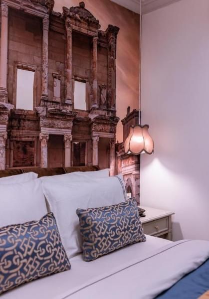 9 Doors Hotel