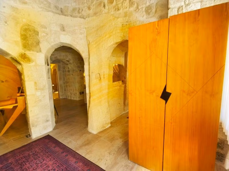 Acropolis Cave Suite - 2