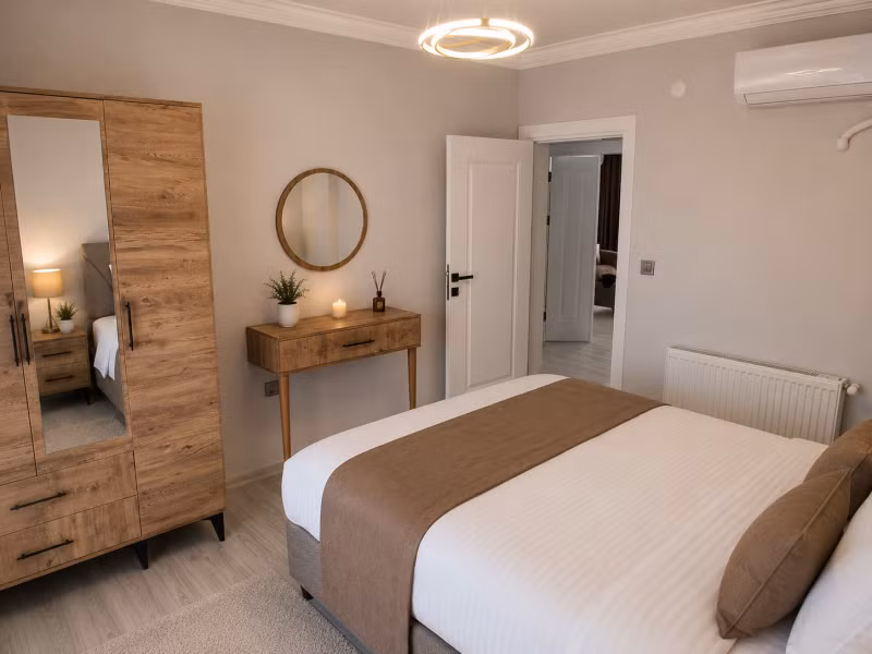 Airport Deluxe Suites — 6