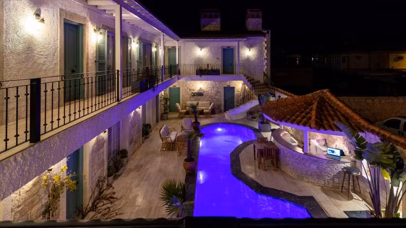 Avlu Alaçatı Butik Otel - 1