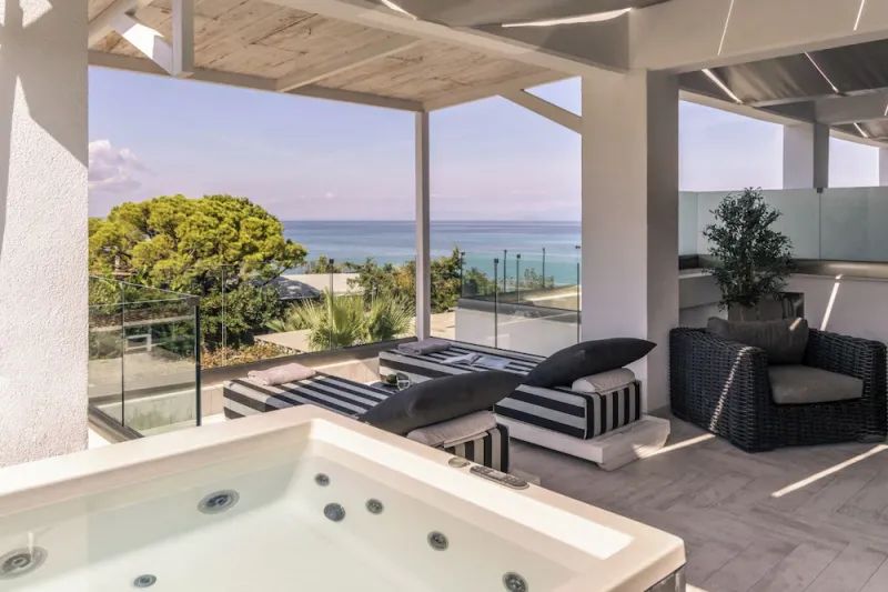 Blue Carpet Luxury Suites - 3