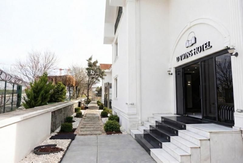 D Twins Airport Hotel — 6