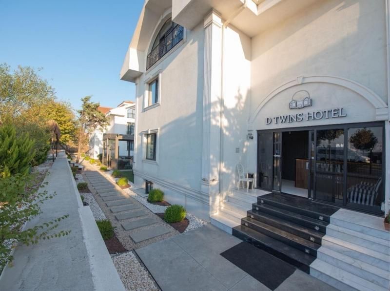 D Twins Airport Hotel — 8