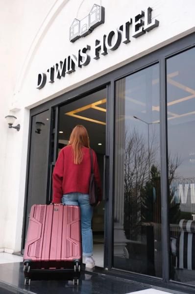 D Twins Airport Hotel — 9