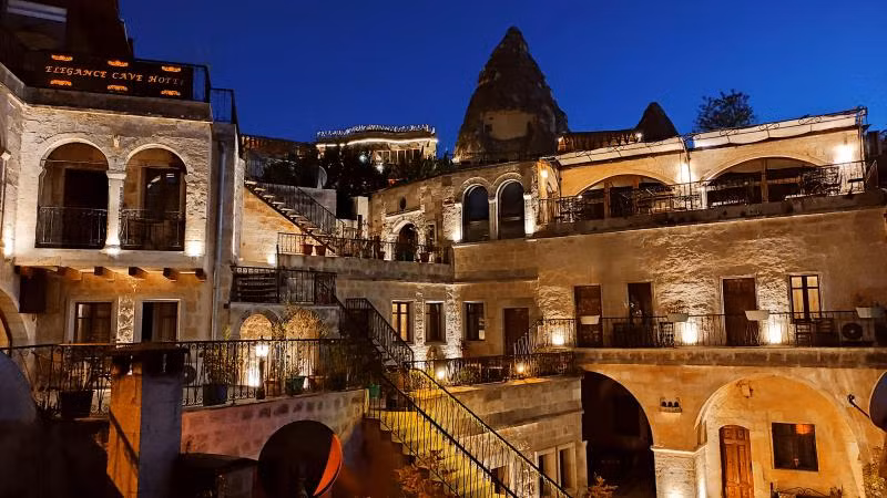 Elegance Cave Suites