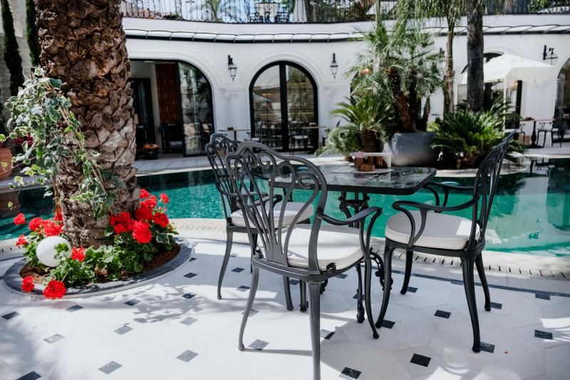 Elegance East Hotel - 1