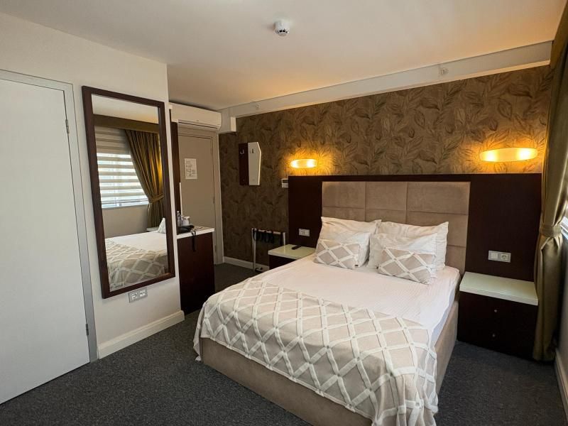 End Glory Hotel — 9