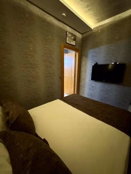 Golden Rose Deluxe Hotel - 3