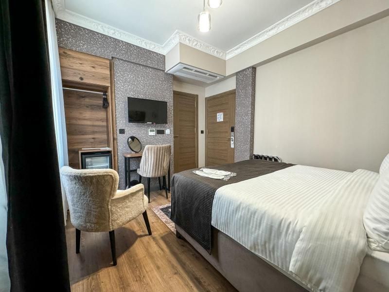 Grand Clover Hotel - 4