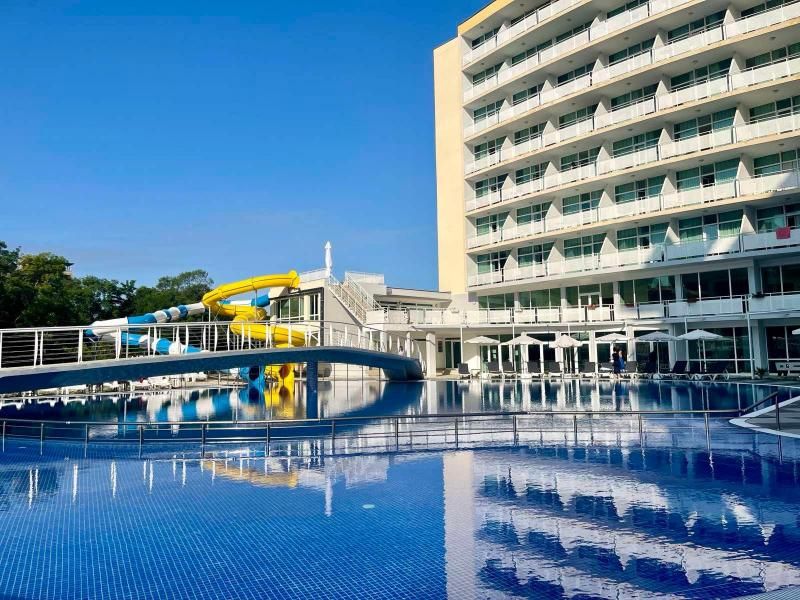 Grand Hotel Nirvana - 1