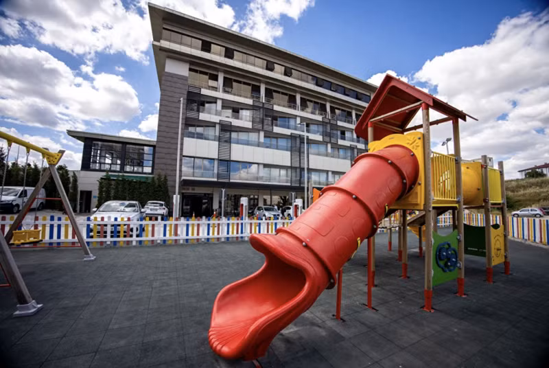 Hilly Hotel — 6