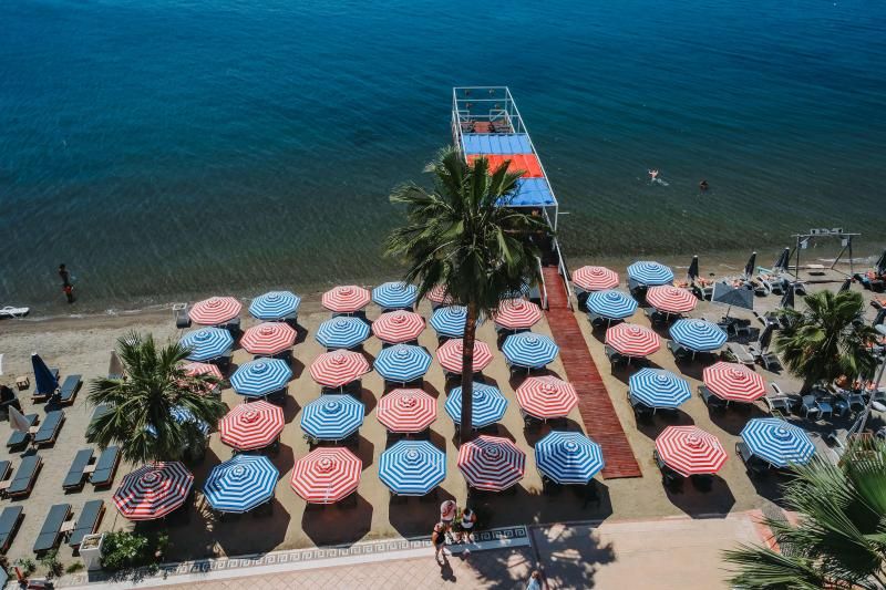 Honeymoon Beach Hotel - 2