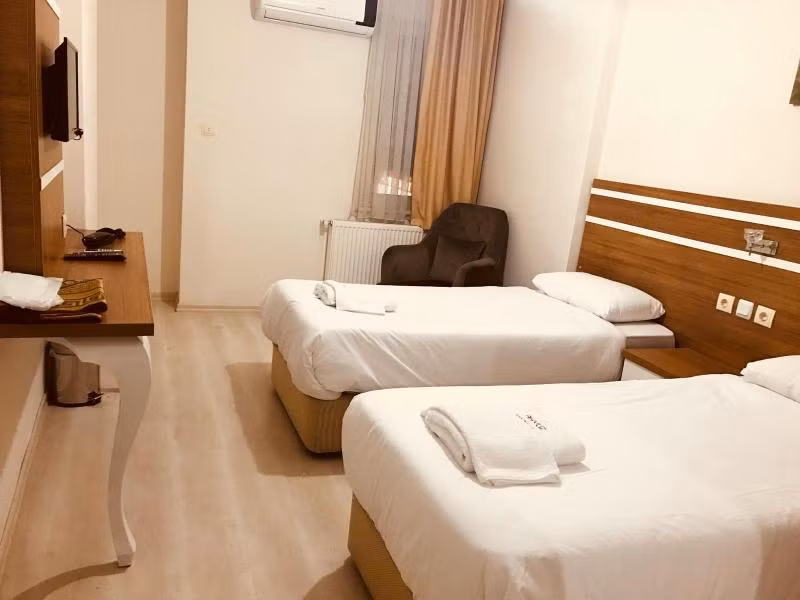 Larok Hotel - 4