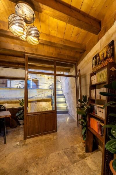 Library Cave House — 4