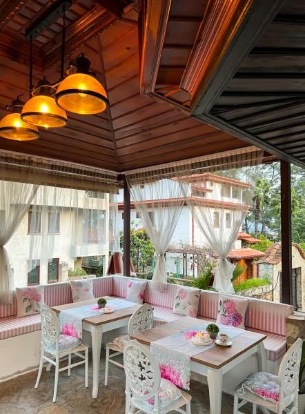 Liya Boutique Hotel Suites - 3