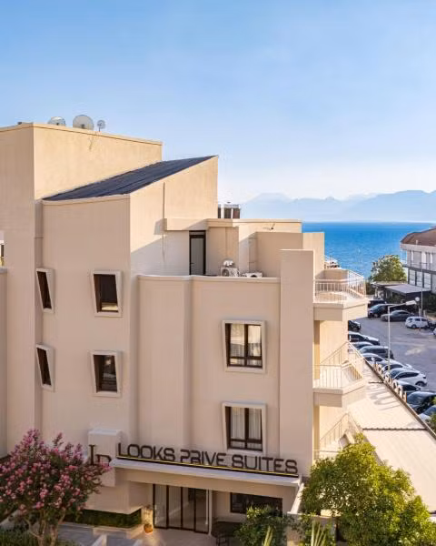 Looks Prive Suites — 6