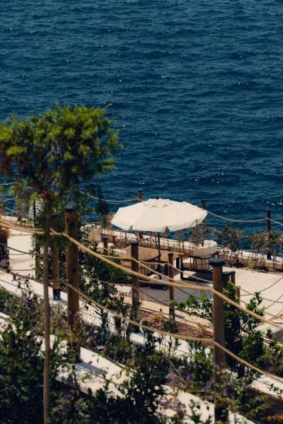 Lures Hotel & Beach Club - 2