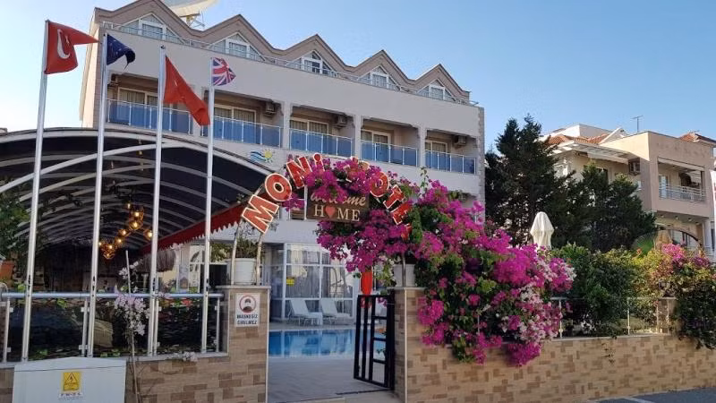 Moni Hotel