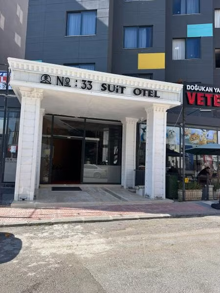 NO 33 SUIT OTEL